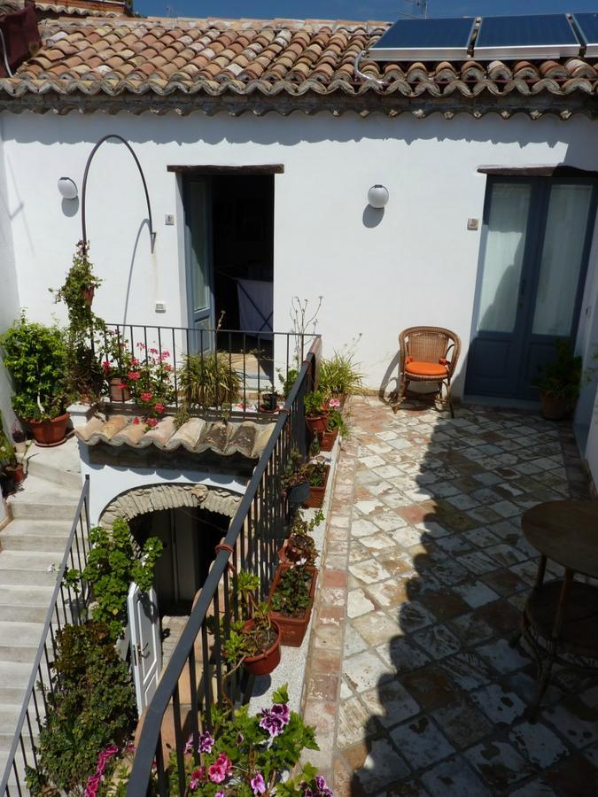 B&B Amphisya Roccella Ionica Exterior foto